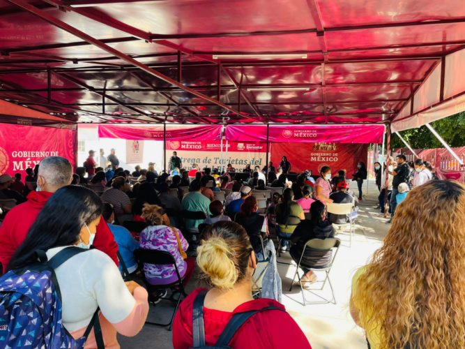 Brenda Fraga se reúne con desplazados michoacanos, en Tijuana