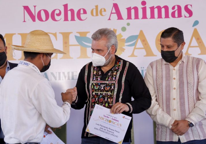 Gobierno incrementa apoyos a indígenas para "Noche de Muertos"