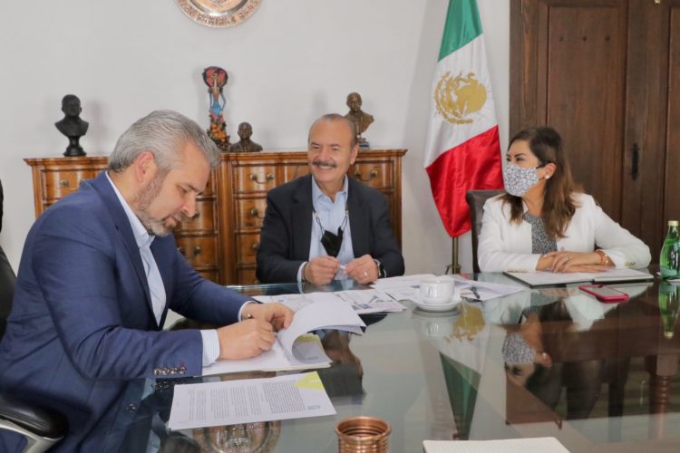 Bedolla suma esfuerzos con el IMSS para mejorar atención a pacientes