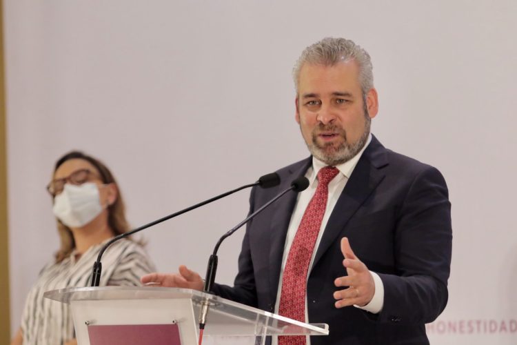 En una semana, gobierno 1,525 mdp en salarios al magisterio michoacano 