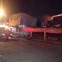Se incendia bodega del mercado en Apatzingán