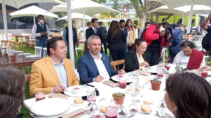 Preside el gobernador foro de consulta ciudadana en Huetamo