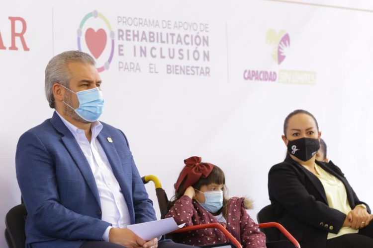 Gobernador exhorta a los restauranteros a hacer la promoción a artesanías en sus negocios 