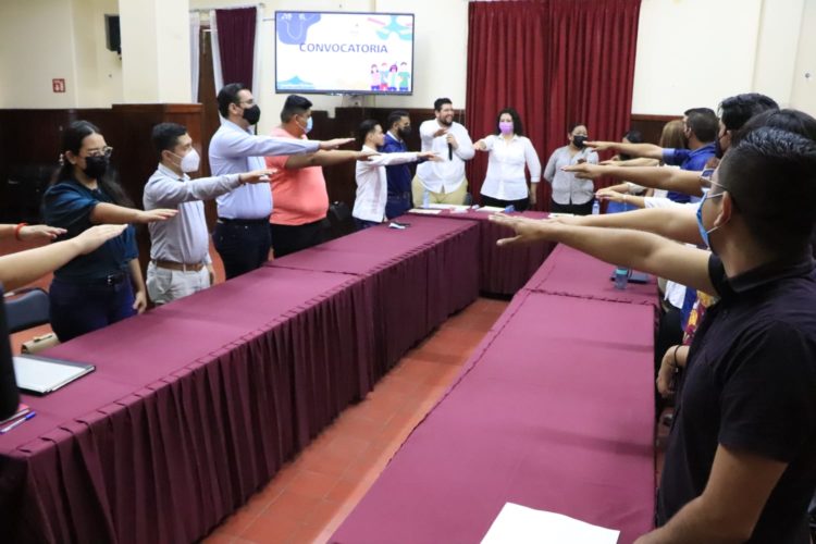 Rinde protesta Consejo Municipal Juvenil de Apatzingán