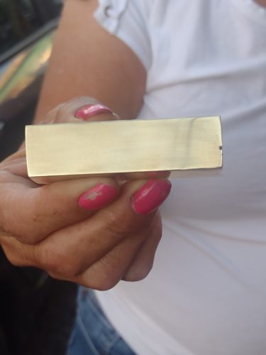 Defraudan con 60 mp a mujer con el cuento de la "barra de oro" en el centro de Apatzingán