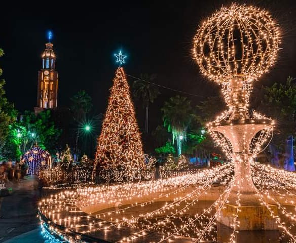 El espíritu navideño impregna el centro de Apatzingán: JLCL