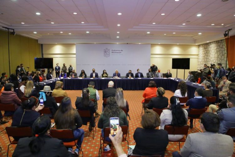 Migrantes romperán récord este año por envío de remesas: Bedolla
