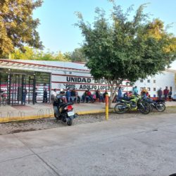 Aplican refuerzo contra Covid-19 a maestros de Apatzingán