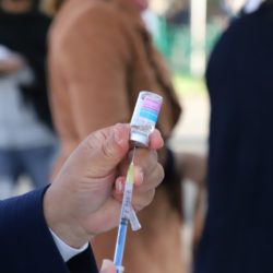 Responde gente de 50-59 años a refuerzo de vacuna anti-Covid, en Apatzingán