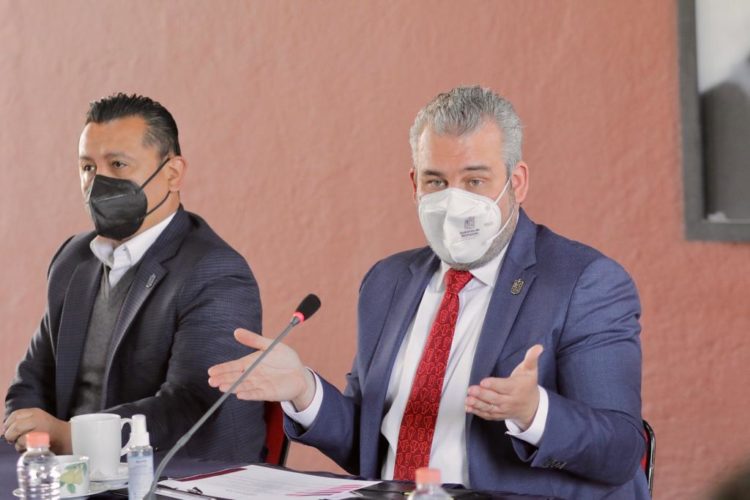El gobierno asumirá su responsabilidad con la educación: Bedolla