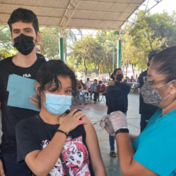 Vacunan con Pfizer a más de 13 mil jóvenes de 15 a 17, en Apatzingán