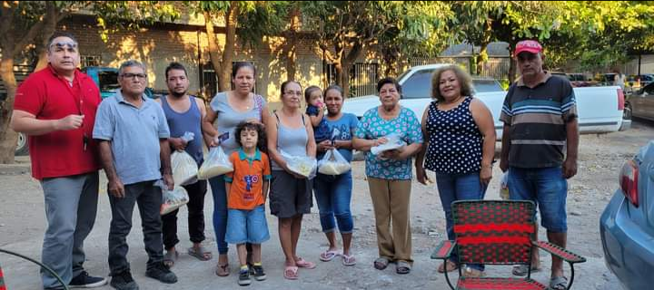 Fanny Arreola entrega apoyos alimentarios a familias Apatzinguenses