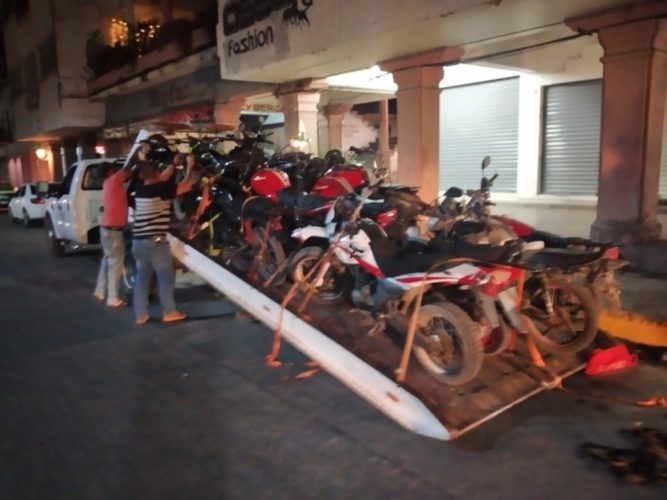 33 motocicletas enviadas al corralón, en Apatzingán