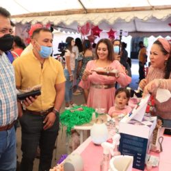 "Mercado Rosa" muestra habilidades comerciales de mujeres apatzinguenses