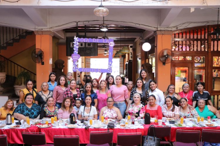 Fanny Arreola cierra filas con mujeres apatzinguenses