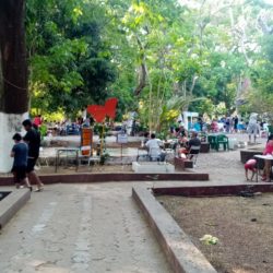 Apatzinguenses llenan balnearios domésticos