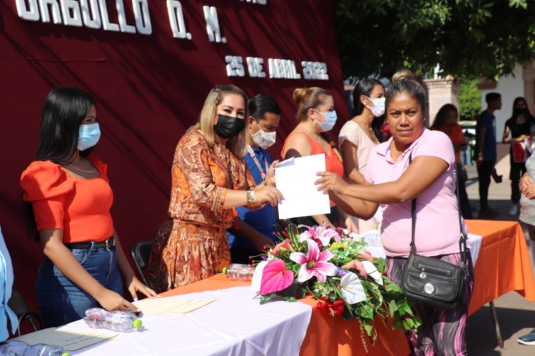 Develan "Violentómetro" en Apatzingán; entregan 80 tarjetas "Mujeres Orgullo"
