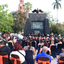Apatzinguenses disfrutan concierto de la Sedena