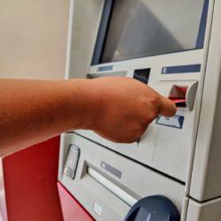 Más de 3 mil trabajadores de la educación cambian pago a tarjeta