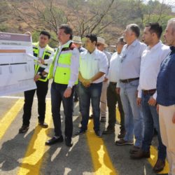 Rehabilita Bedolla tramo carretero, en Chinicuila