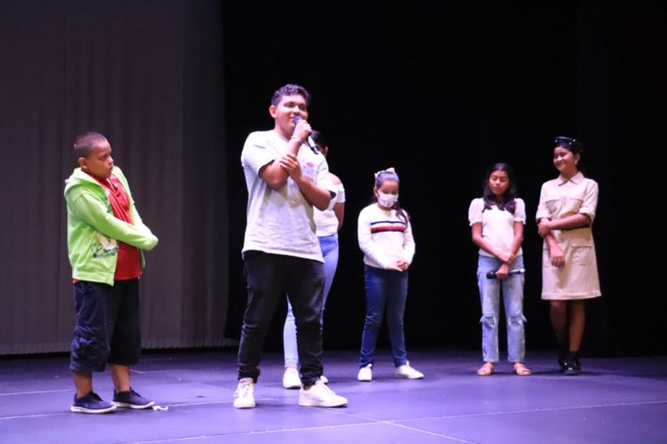 Expresan sus ideas niños trabajadores de Apatzingán