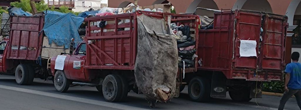Varados los camiones de basura, en La Florida; les prometieron abrir camino