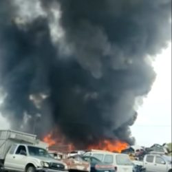 Se incendia corralón municipal; 50 autos afectados