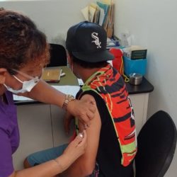 Aplican vacuna contra Covid-19 a jóvenes de 12-17 años, en Apatzingán