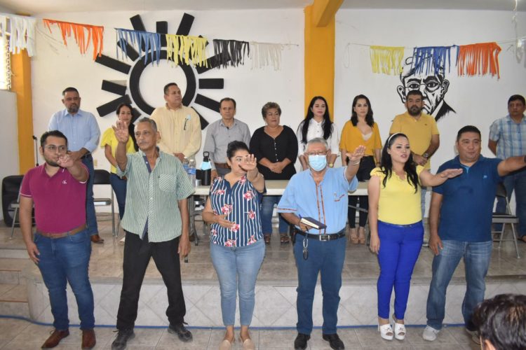Renuevan Consejo Municipal del PRD