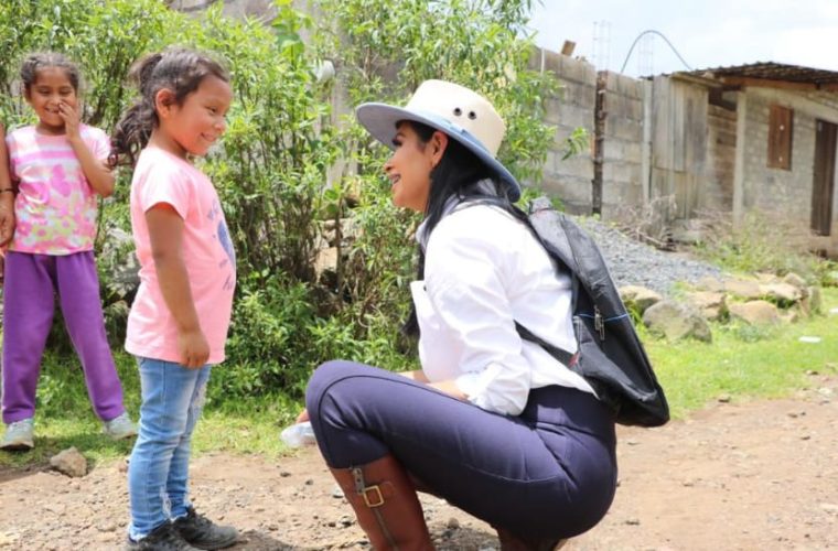 Mochilas y útiles escolares gratuitos, en Salvador Escalante