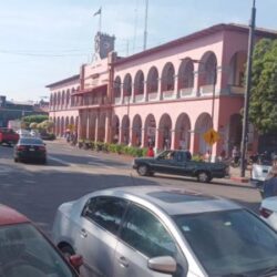 Toman maestros palacio municipal